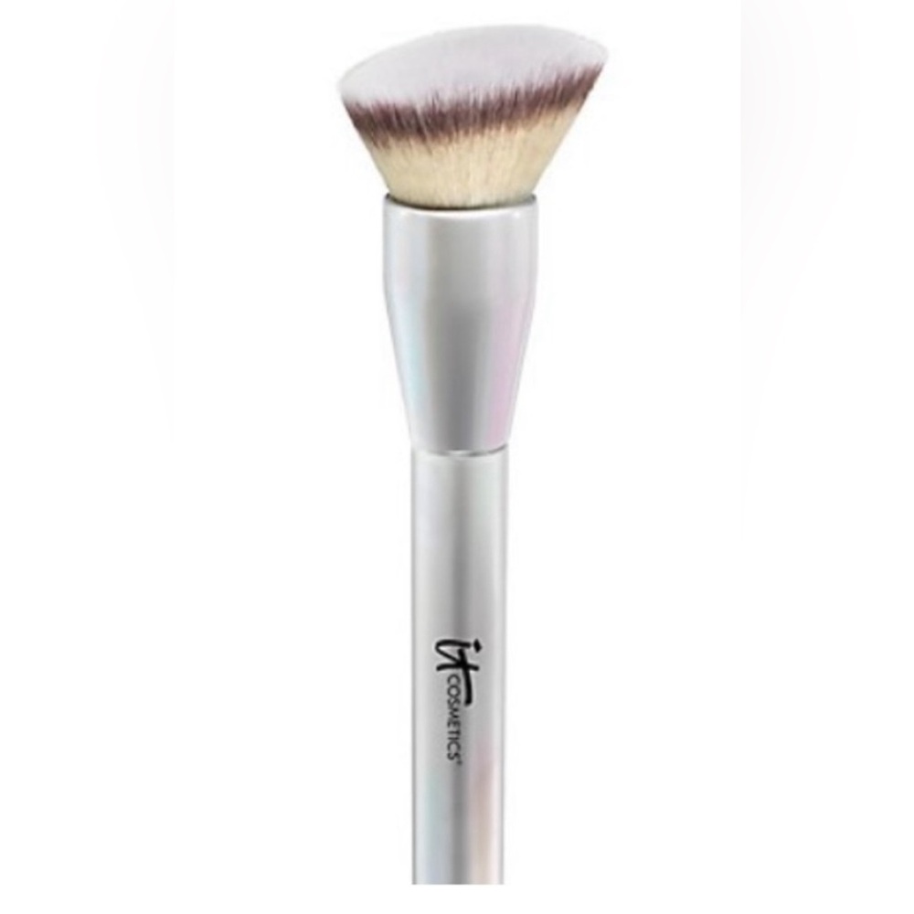 IT Cosmetics NEW Angled Buffing Foundation Brush